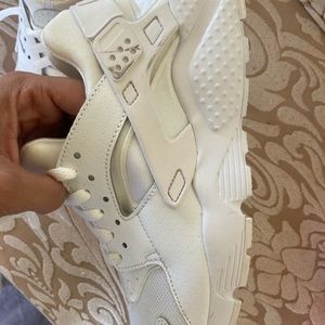 Light worn white Nike huarache size 6.5 youth.